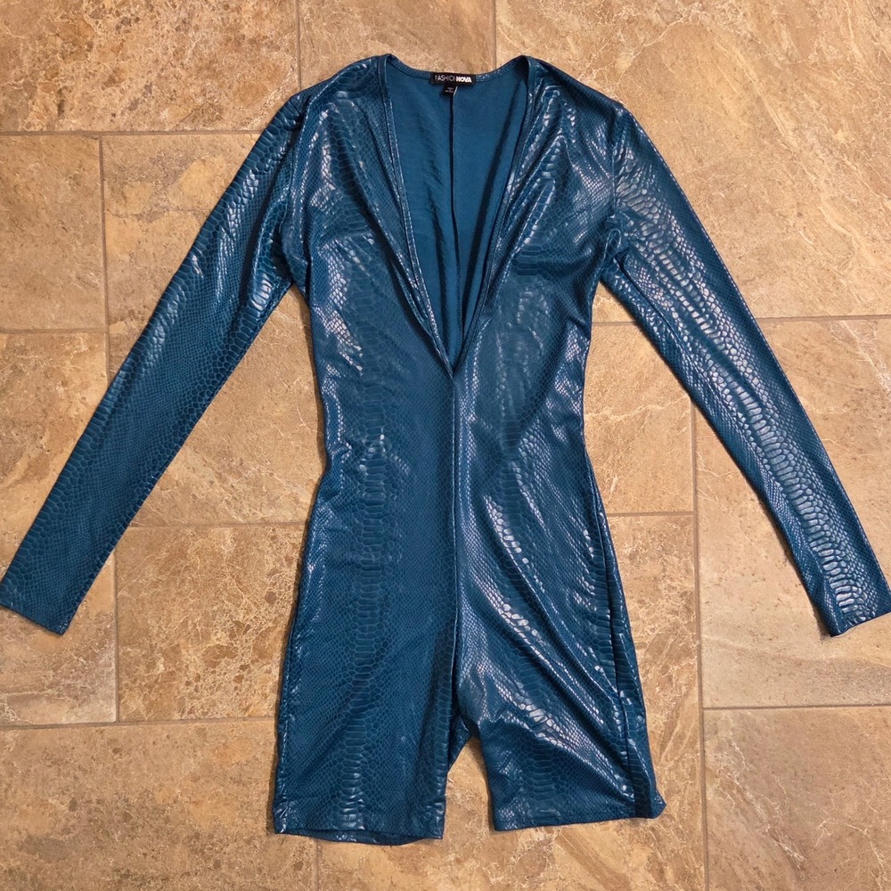 Fashion Nova Teal Blue‎ Snakeskin Romper Metallic Long Sleeve Deep V Neck Biker